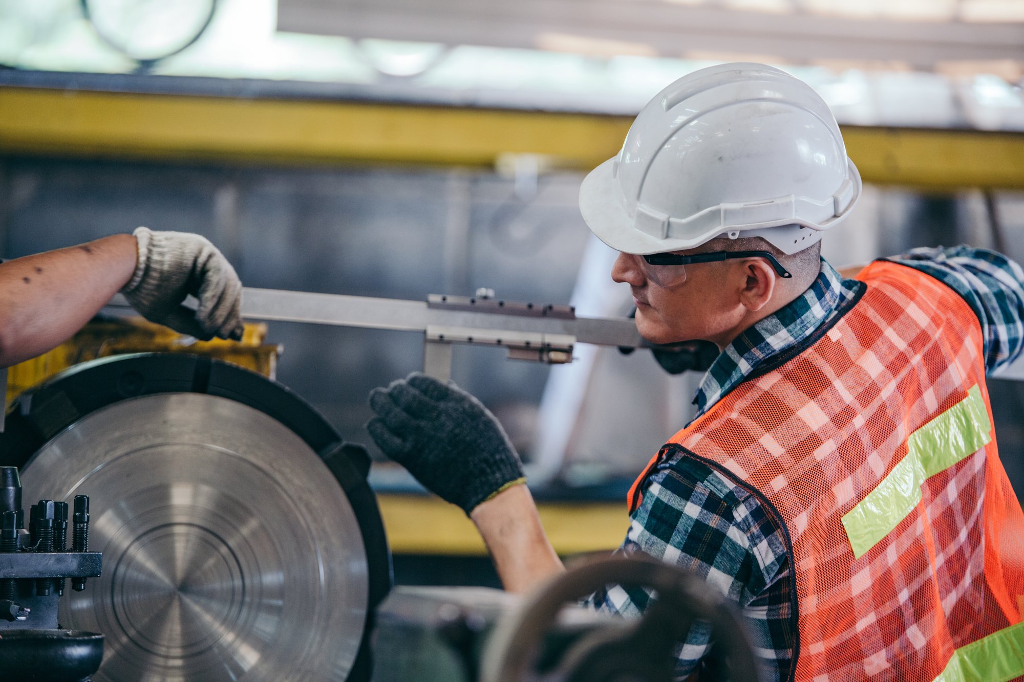 shutterstock_1708245118_Metallindustrie_3